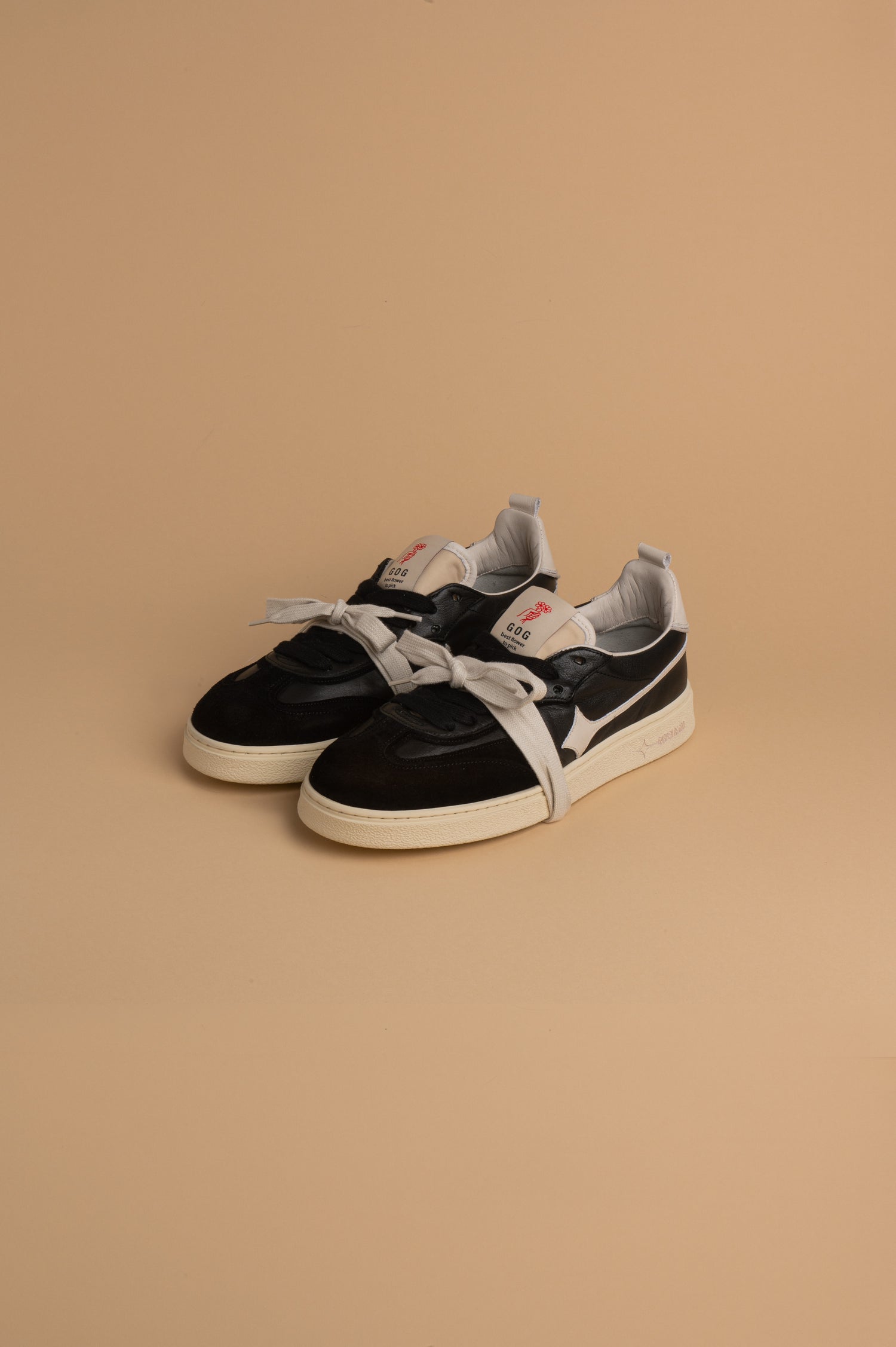 Earth Black Off White