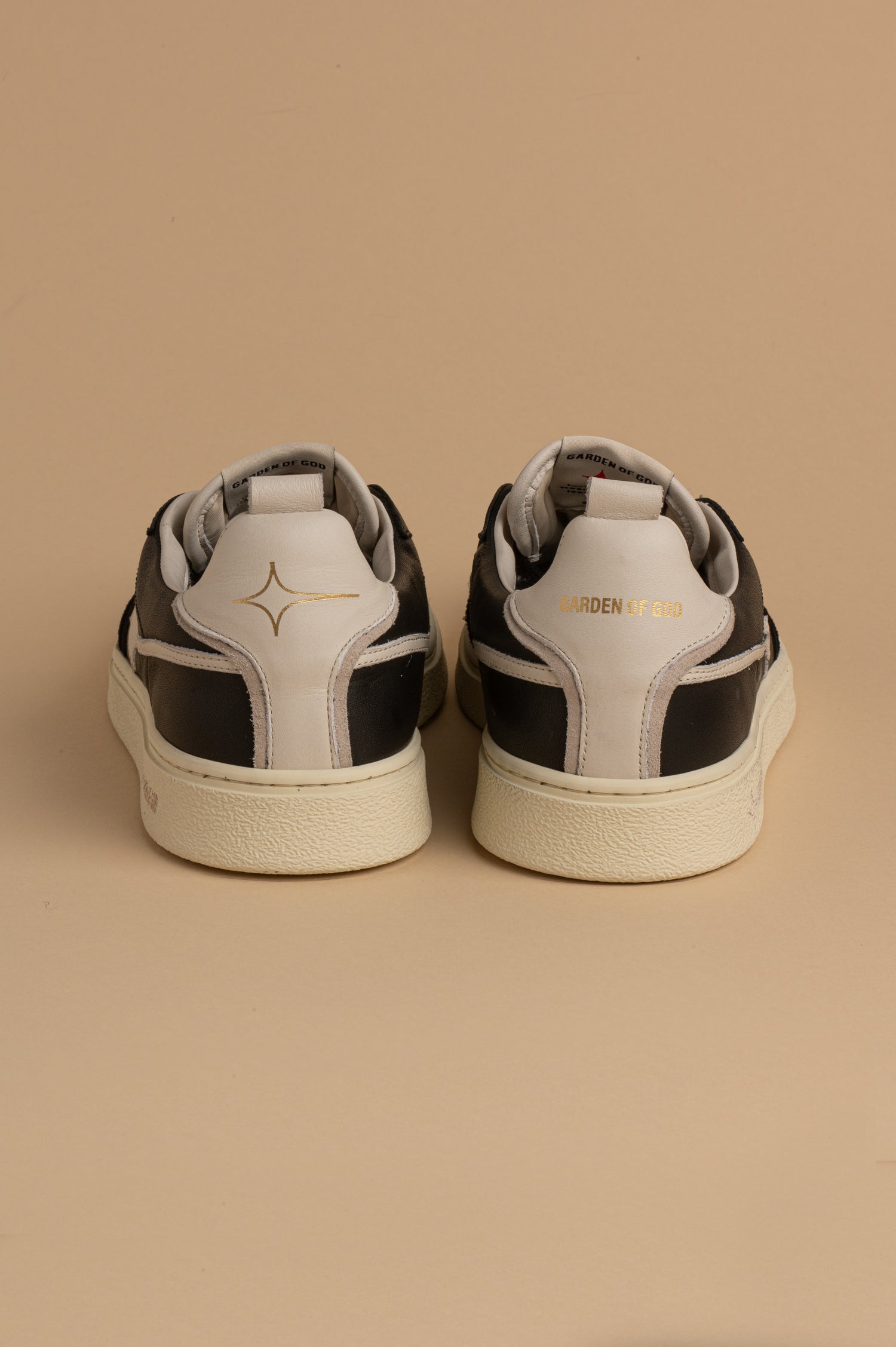 Earth Black Off White