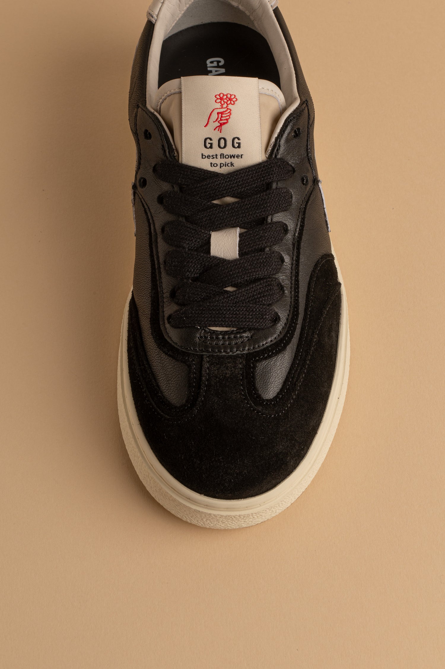 Earth Black Off White